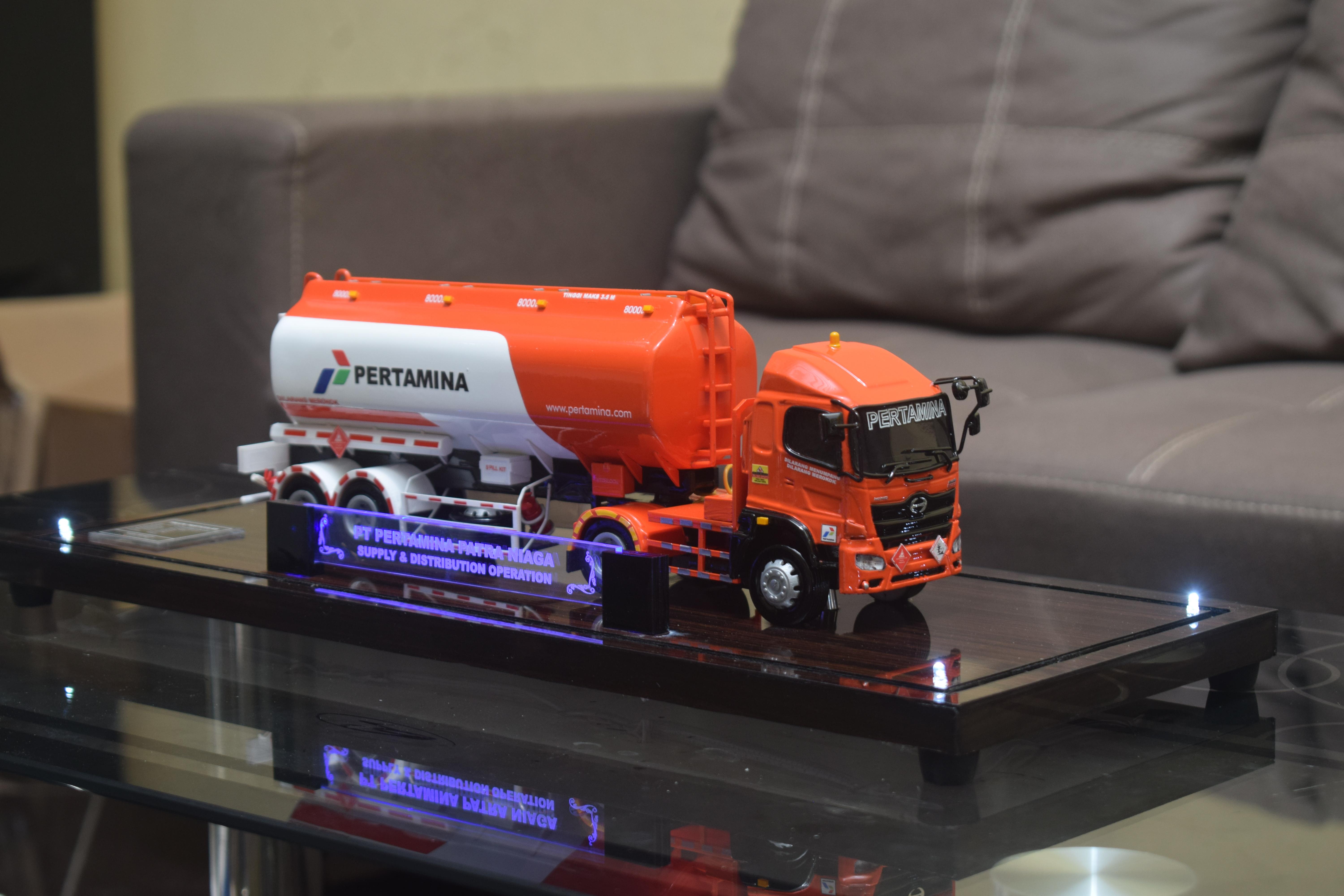 Truk Tanki Pertamina Mercedesz