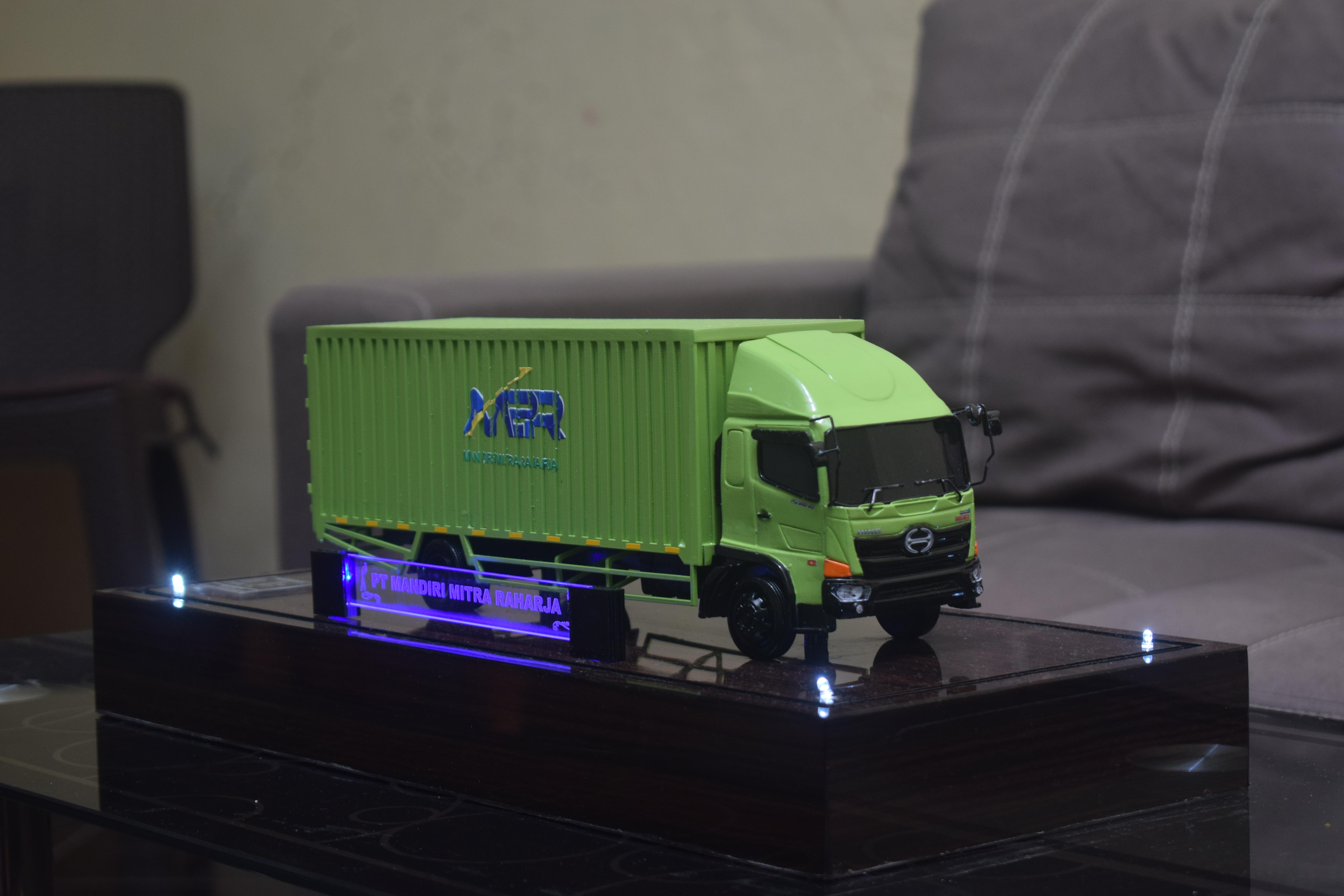Truk Kontainer PT MMR