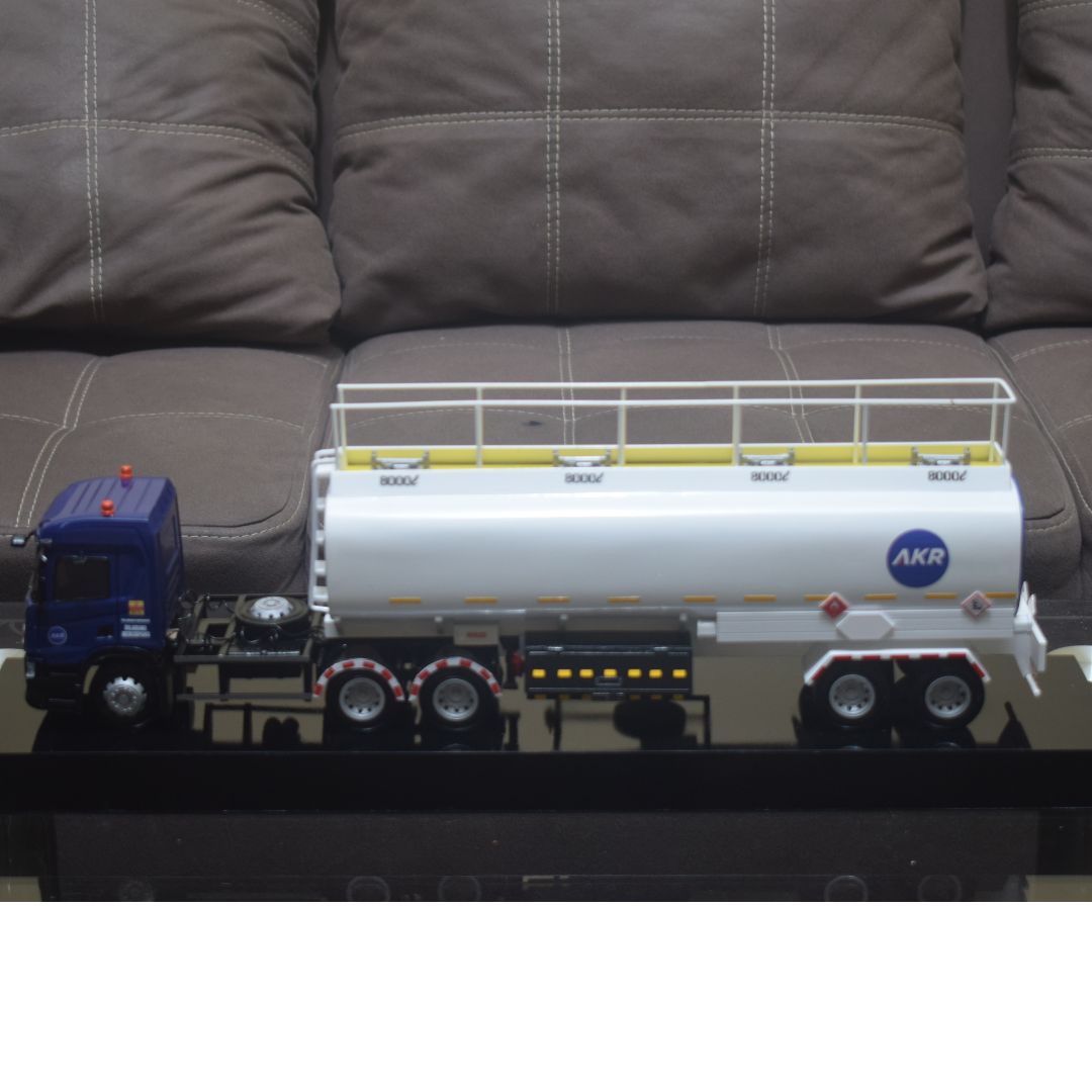 Mobil Truk Tanki AKR