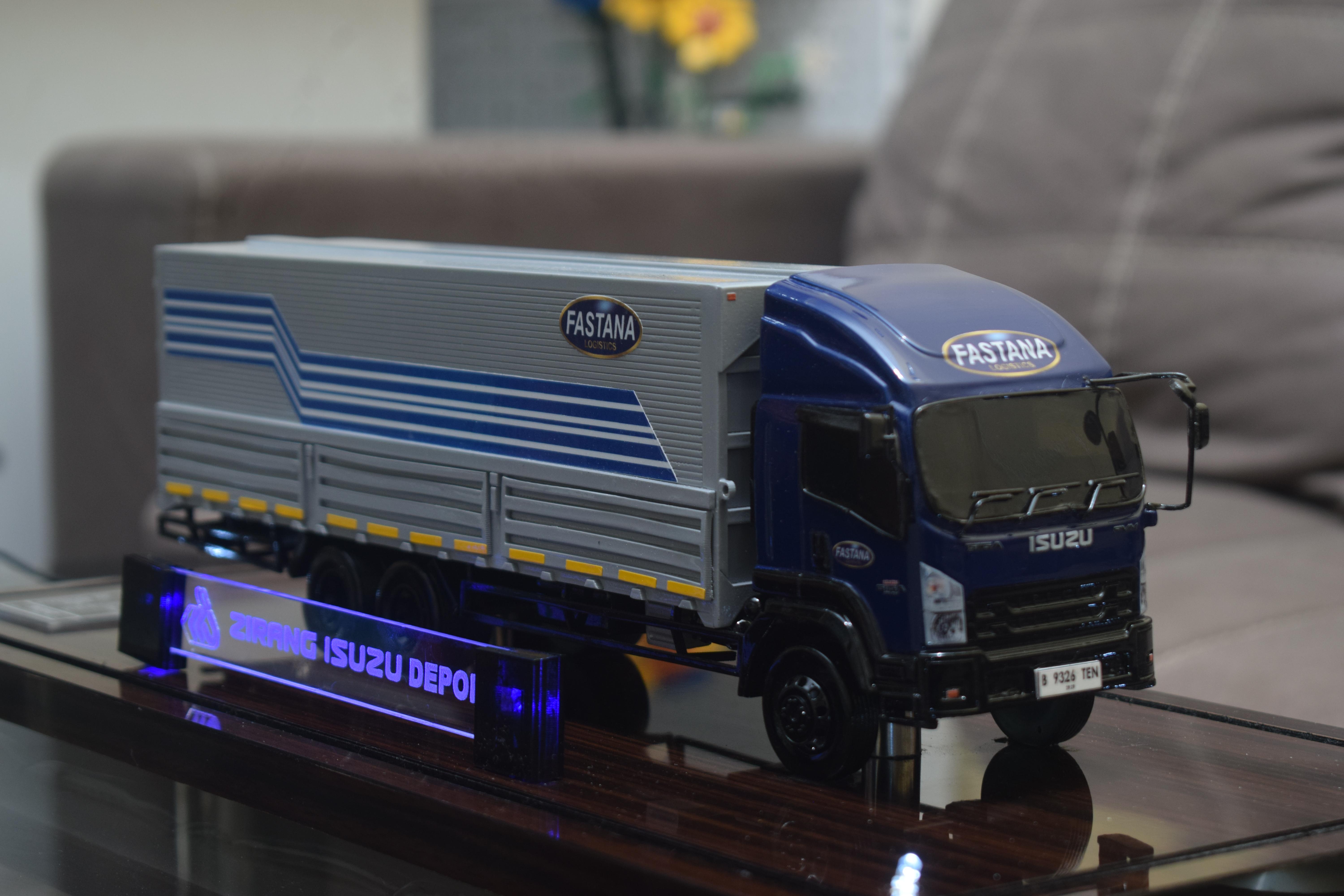 Truk Kontainer Fastana