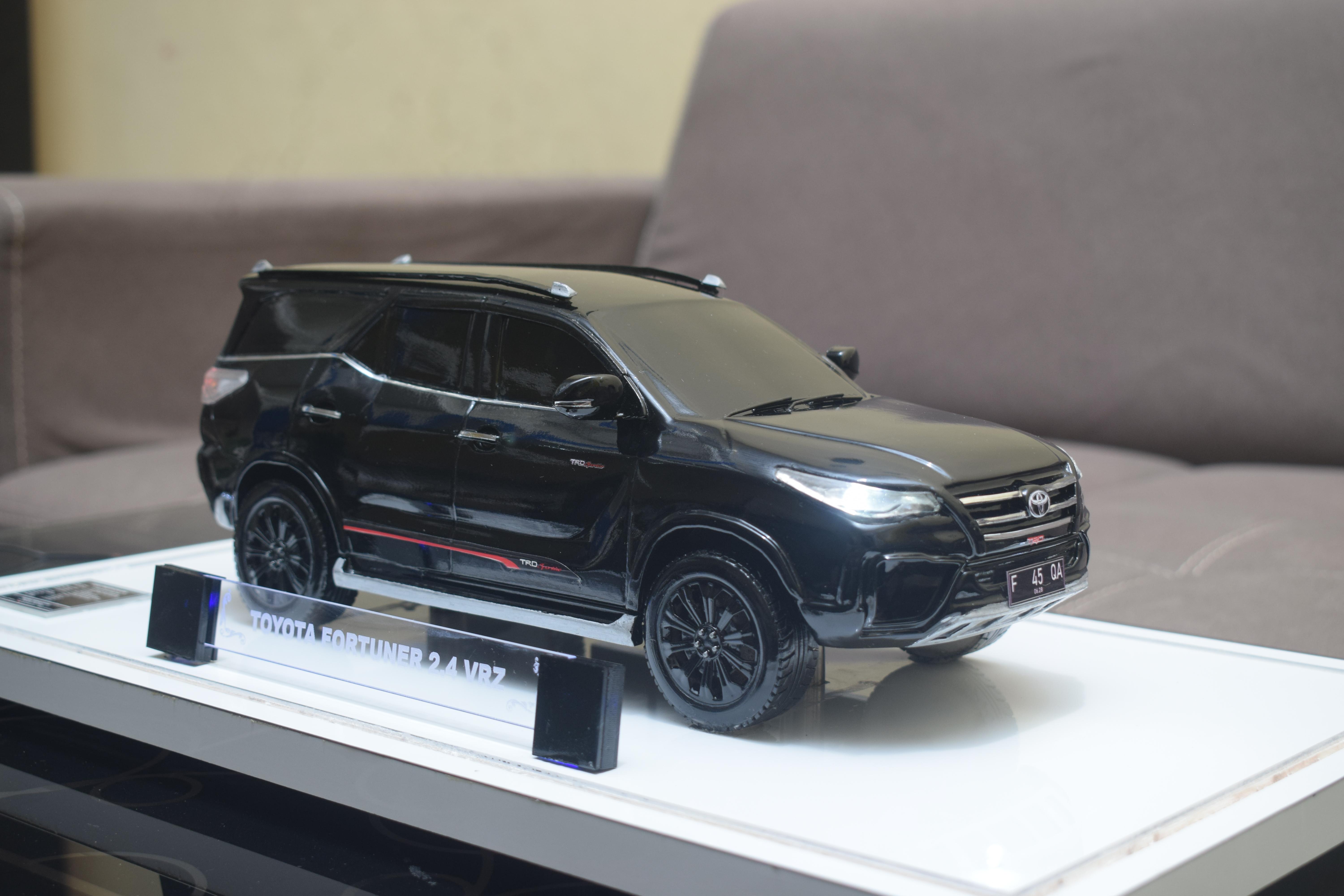 Mobil Fortuner
