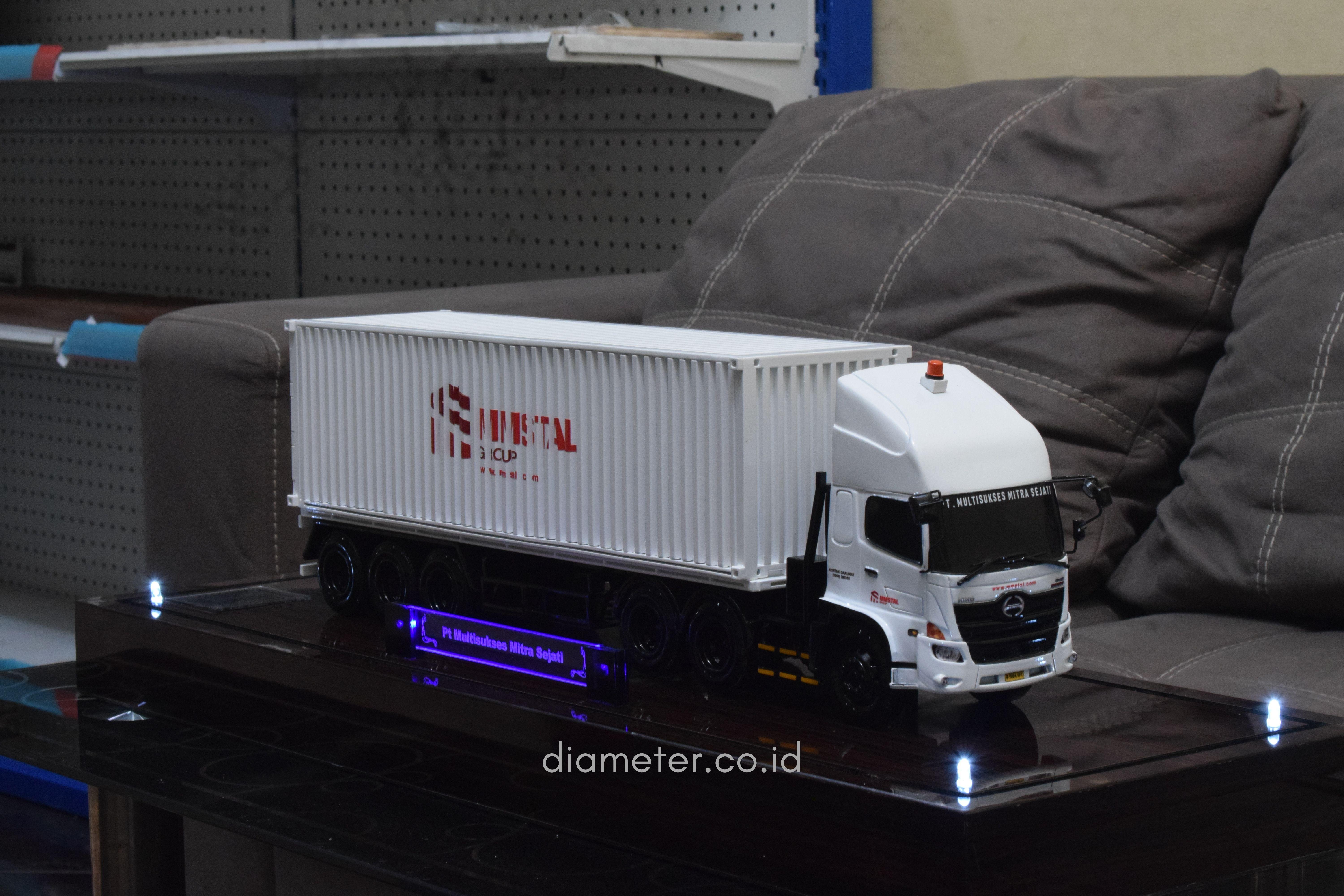 Truk Kontainer MMSTAL Group