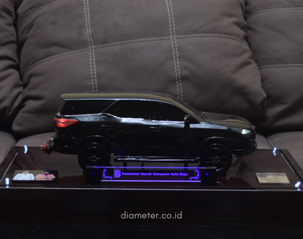 Mobil Fortuner