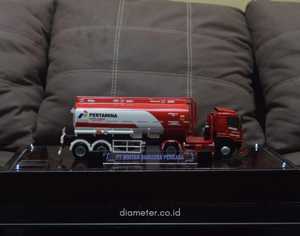 Truk Tanki Merah Putih