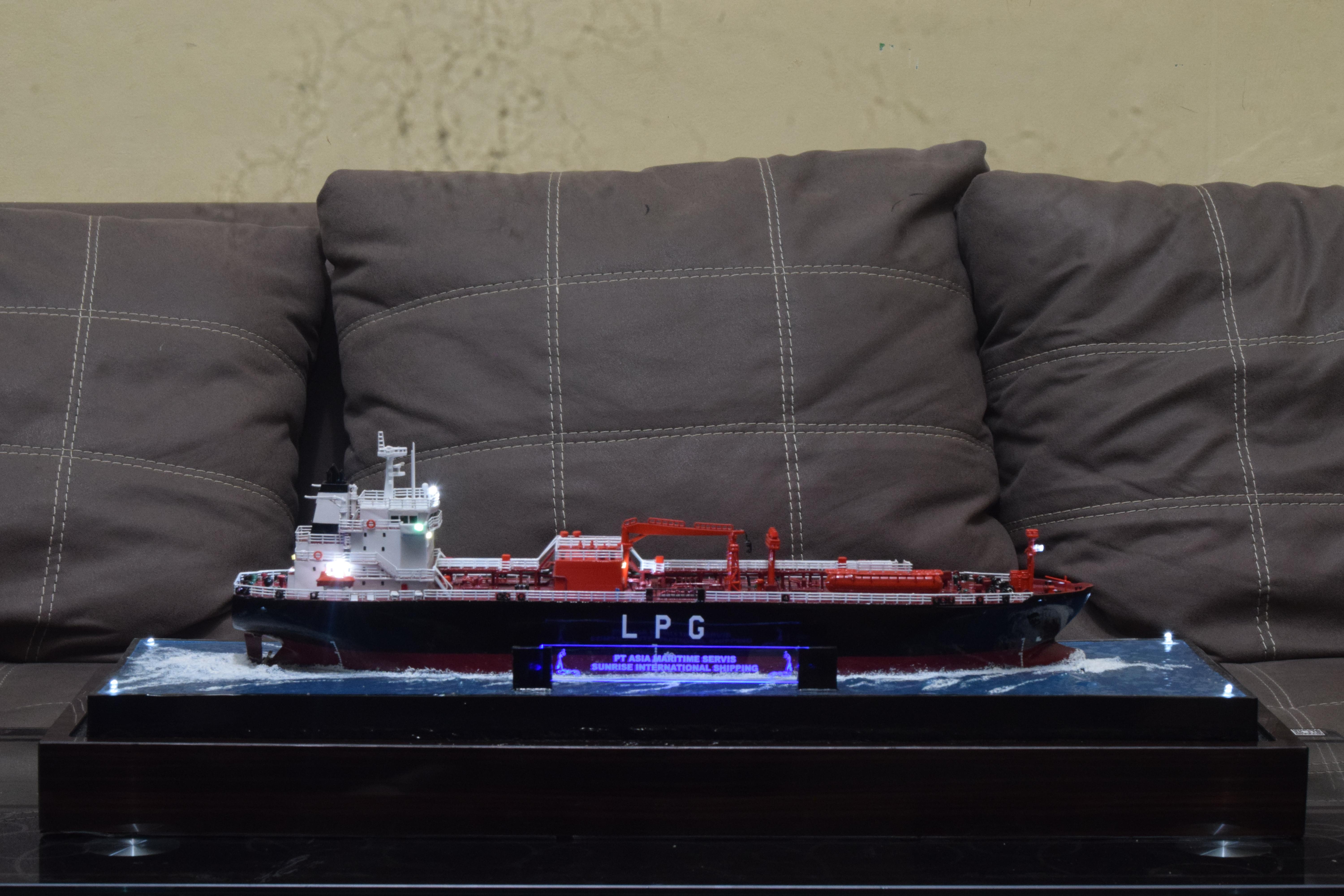 Diorama Tanker LPG
