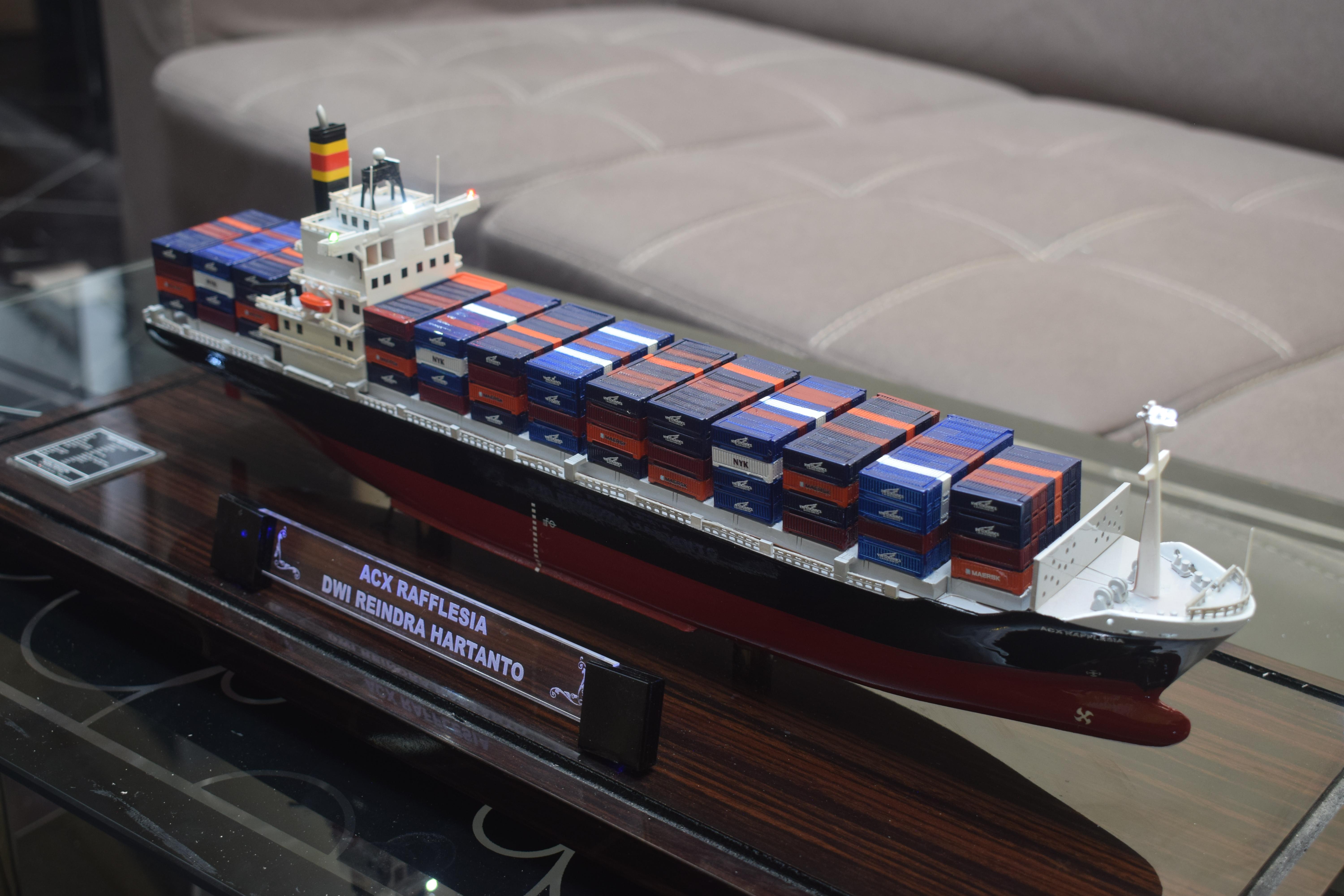 Kapal Kontainer ACX Raflesia