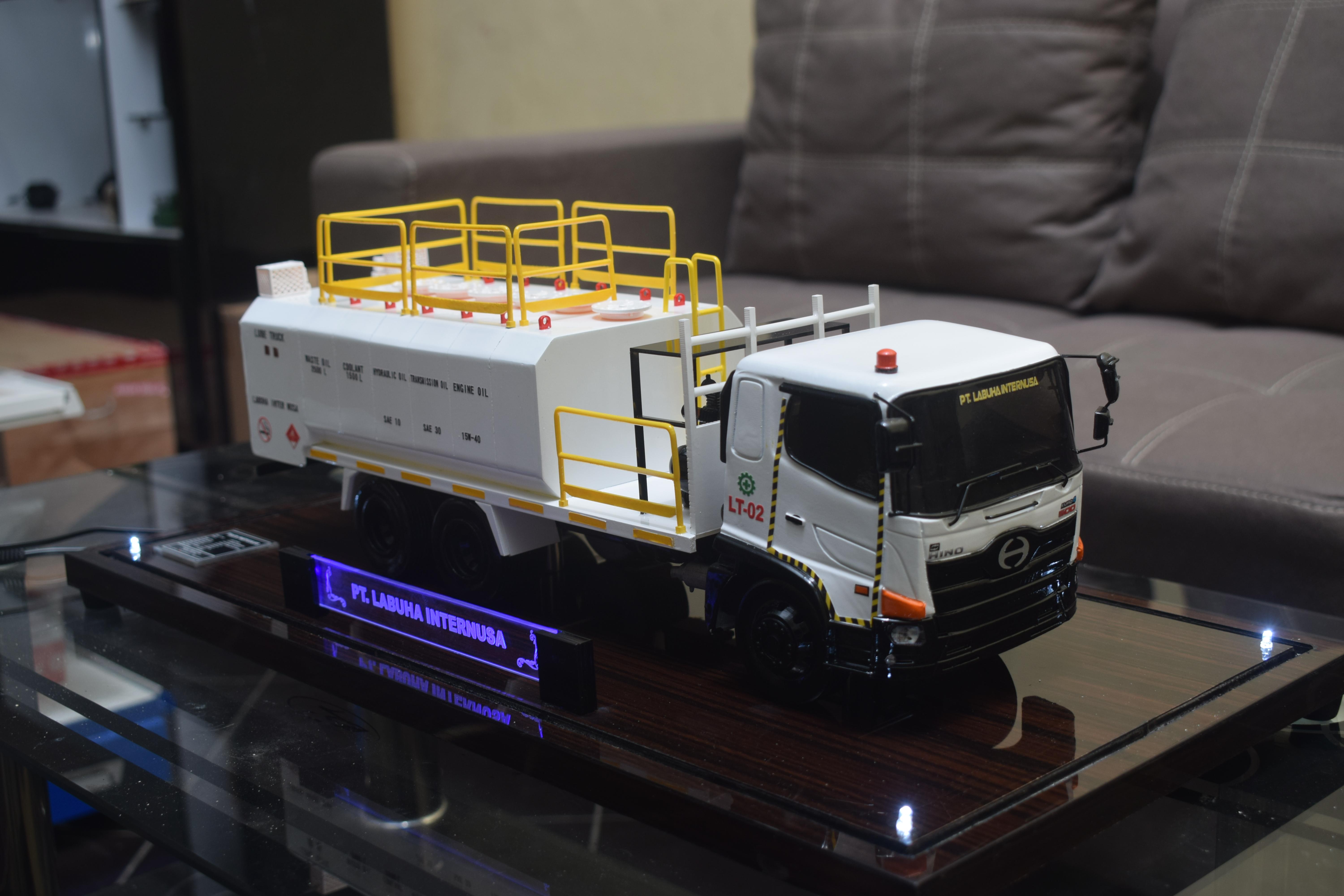 Truk Tanki Lube Truck