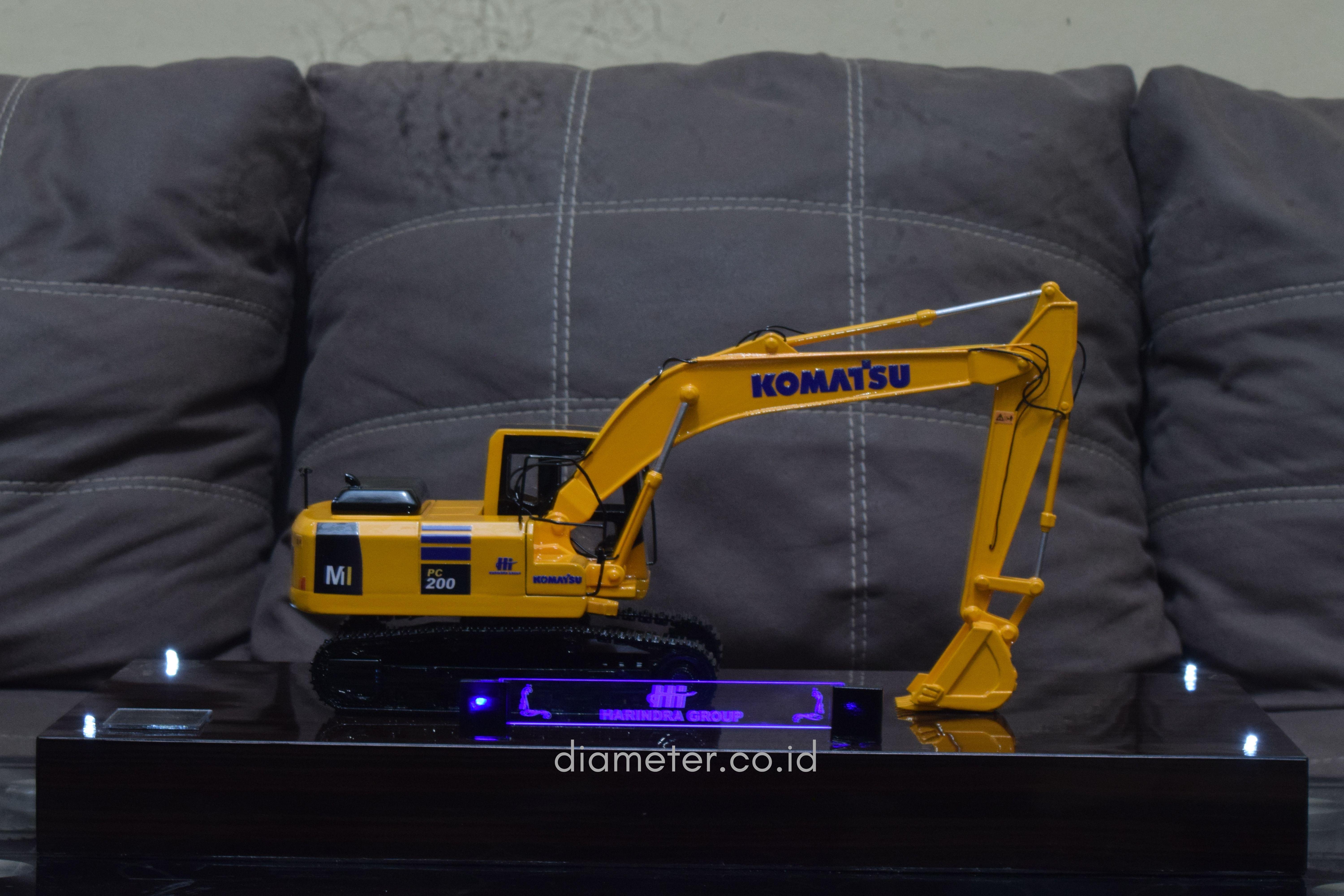 Komatsu Excavator PC200-8