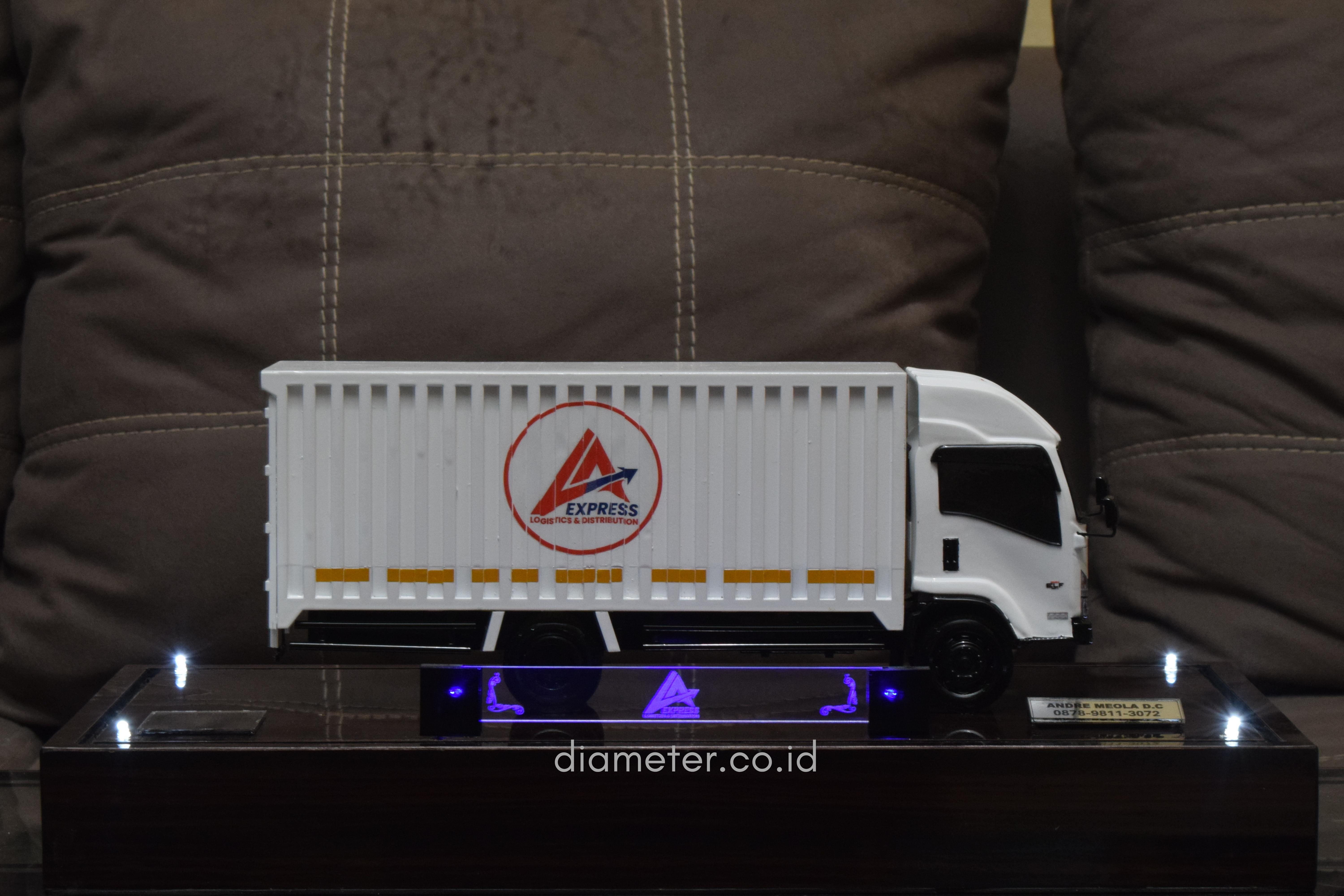 Truk Box Izuzu