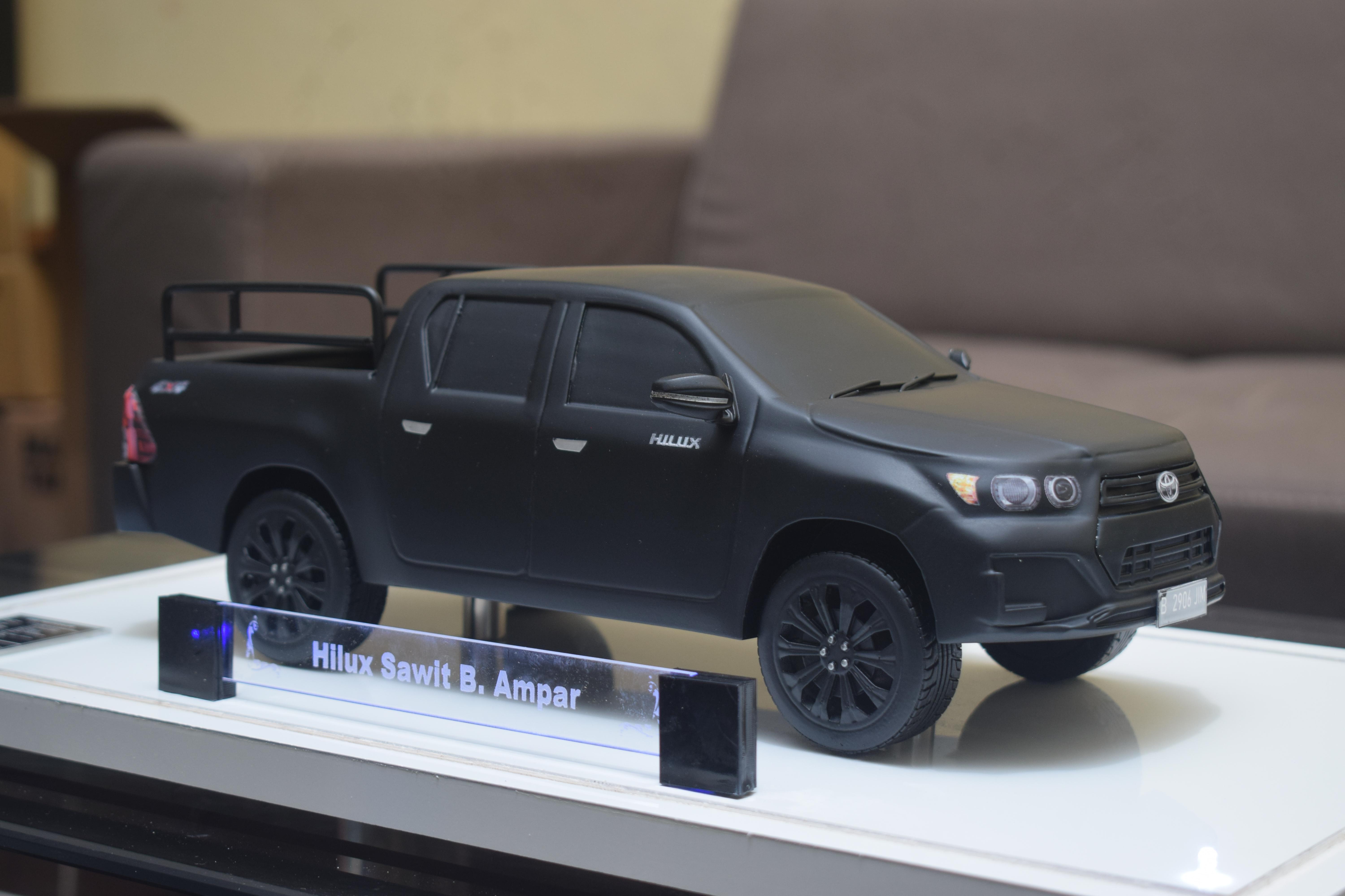 Mobil Hilux