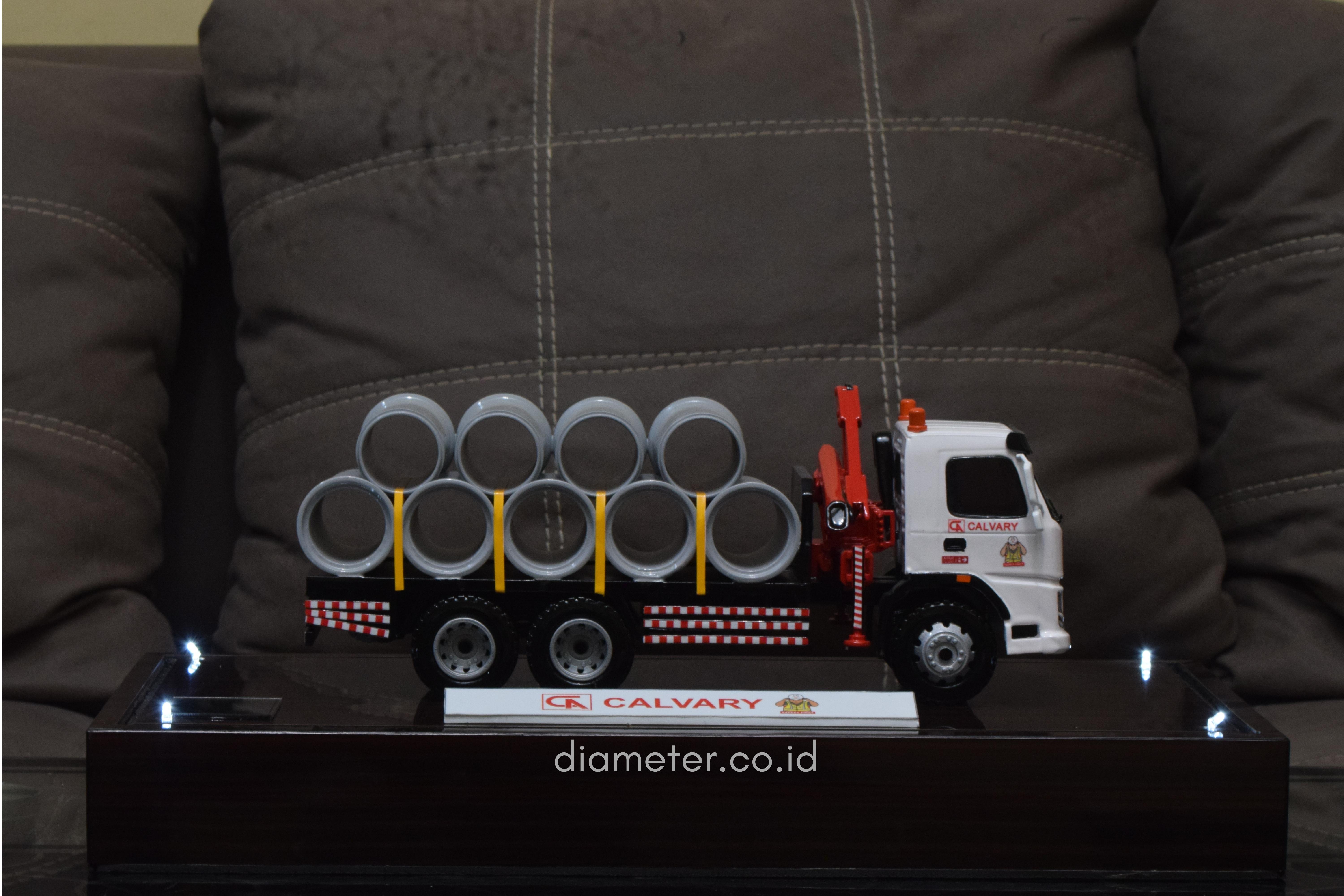 Truk Trailer Volvo FM + Muatan