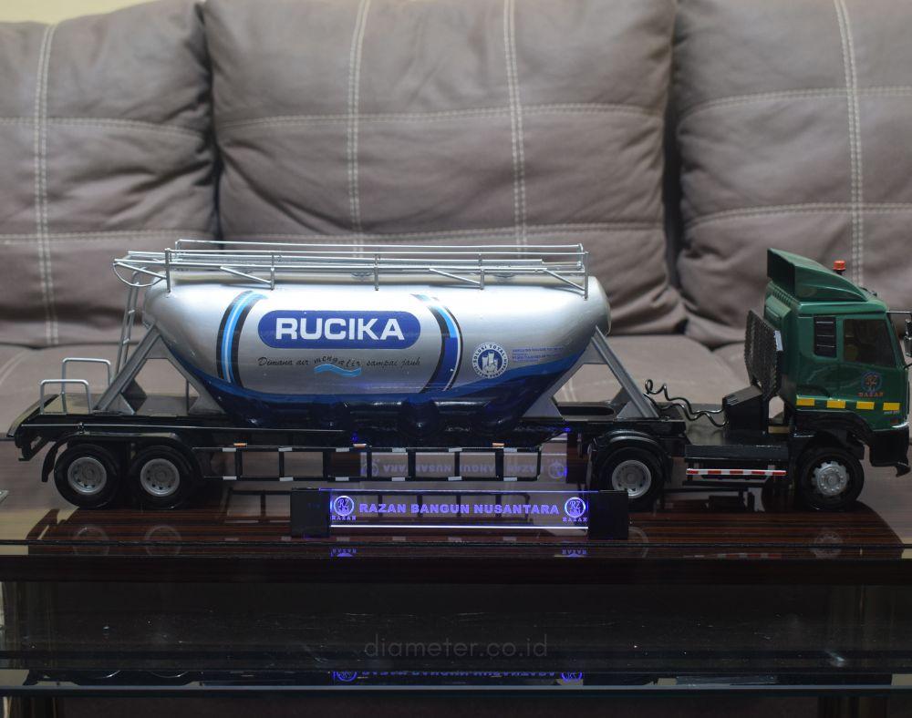 Truk Trailer Tanki Rucika