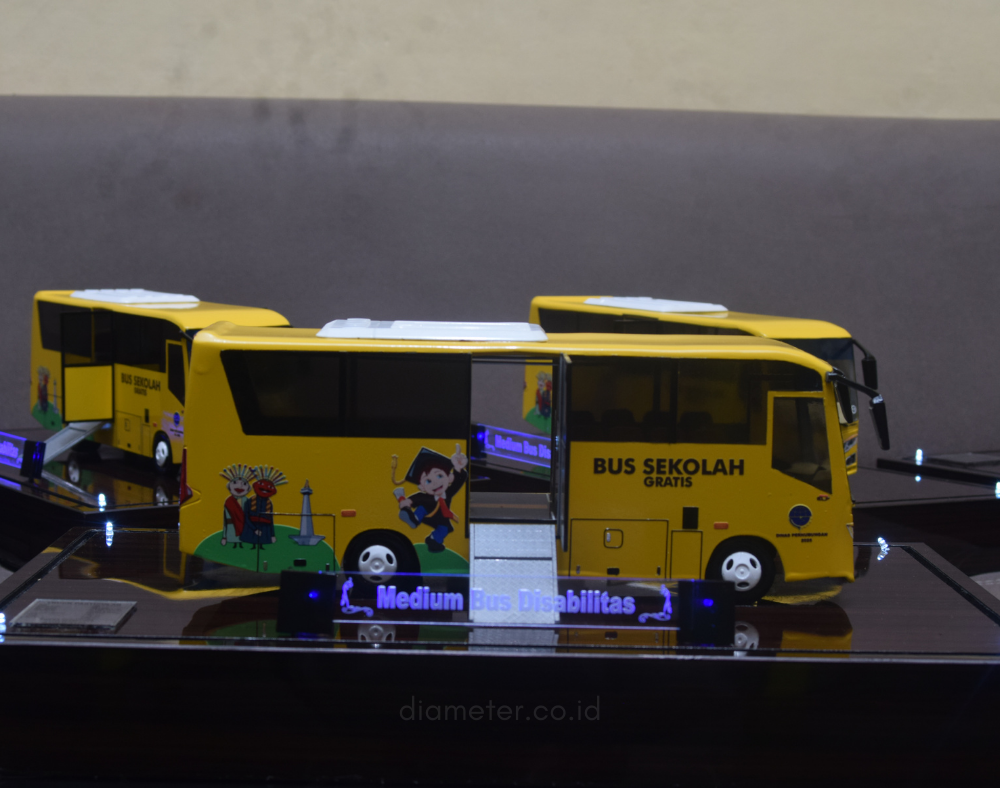 Bus Sekolah Pintu Terbuka